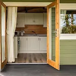 Torr Lodge- Luxury Log Cabin With Private Hot Tub!