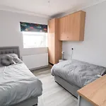 10 Southcliffe Drive