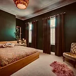 Beautiful B&B On The Park