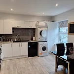 Spacious, Modern First Floor Flat Near Beach And Ferry