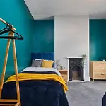 Stylish Comfortable Home With Parking