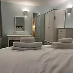 Charming Woodland Lodge 2 Person 1 Bedroom