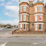 No.18 - Ground Floor Apartment Close To The Beach