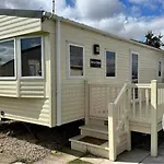 The Meadows 34 - Golden Palm Resort, Pet Friendly, Wifi & Bed Linen - Meadow Lakes Caravan & Lodge Hire