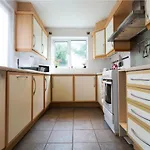 Fishermen Cottage - 5 Star Location- 90Sq Garden -2 Living Room- 2 Bath Room -Pets Friendly -Comfortably Sleep 5-6 People -50 Percent Off Monthly -Self Check In