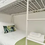 Stunning 3 Bed Penthouse With Sea Views & Parking - The Perfect Choice For Families, Small Groups & Business Travellers - Dog Friendly - Super Fast Wi-Fi - 1000 Mbps