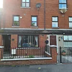 Massive 4 Bed Home Walking Distance To The City Lights, Perfect For Business Trips