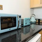 Ocean Breeze - 1 Minute From The Beach - 10 Minute From Bic - Fast Wi-Fi - Smart Tv