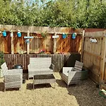 *Close To Beach* One Bedroom Suite With Parking