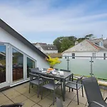 7 Sandy Lane