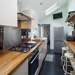 Impeccable 3 Bed 2 Bath Central Cowes Cottage