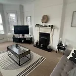 3 Bed Flat+Parking- By Beaches
