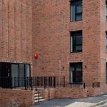 Modern & Centrally Located Apartment