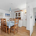 Ruby Cottage - Beachside Cottage With Views