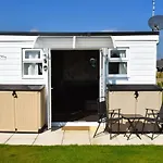 Immaculately Presented Detached Family Chalet - 5 Mins To Beach, Nr Great Yarmouth & Norfolk Broads