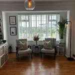 5 Bedroom Home In Brighton With Hot Tub