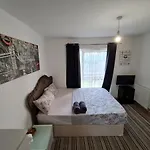 Entire Lovely 2 Bedroom Apartment