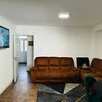 Liberty Inn 4 Bed 2 Bathroom Sharing House For 12 People
