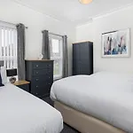 Toft House - Air Host & Stay - Free Parking