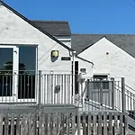 The Grain Store Plas Llwyndu