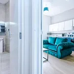 Stylish City Centre Apartment - Near Shops & Bars