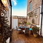 Georgian Holiday House -Perfect For Group Trips Or Family Getaways To Liverpool