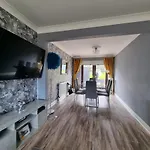 Private Room City Skyline And Mountain Views Close Too Belfast Centre And Airports Free Parking