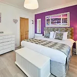 Host & Stay - George House