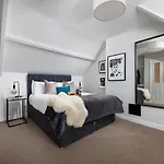 Central Plymouth 1 Bedroom Apartment - Sleeps 5 - Habita Property