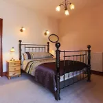 Super Spacious Country House Pet/Party Friendly.