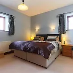 Super Spacious Country House Pet/Party Friendly.