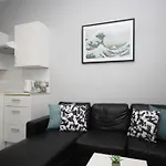 Barton Beachside - Penthouse Twobedroom Apartment, Double & Twins - Central Beach & Promenade Location - Over 21'S, Family Friendly Only, Id Required, Stairs Access, Free Parking