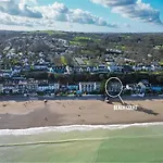 17 Beach Court - 2 Bed Apartment - Saundersfoot