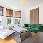 Victorian Flat Close To Station With Large Garden