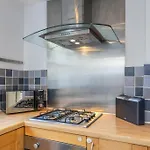 Victorian Flat Close To Station With Large Garden