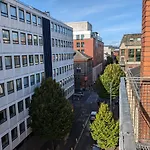 Best Location In Belfast! Free Parking