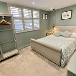 Bournecoast: Beautiful Two Bed Coach House-Hb5458