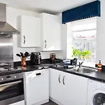 3 Bedroom House Close To City Centre