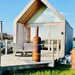 Lushna 11 Lux Suite At Lee Wick Farm Cottages & Glamping
