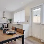 17 Banstead Road