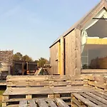 Lushna 9 Petite At Lee Wick Farm Cottages & Glamping