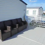 Golden Palm : Le Cottage Gold 8 Berth, Panel Heated
