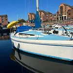 Boats Sleeping 4 In Liverpool Marina