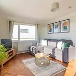 Amazing Sea View 2 Bedroom Sleeps 6 - Free Parking