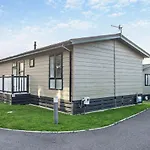 Belvedere Lodge, Shorefield Country Park, Shorefield Rd, Milford On Sea, Lymington So41 0Lh