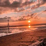 Lovely 2 Bed Apartment In Crosby
