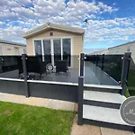 Meadow View 171 - Golden Palm - Central Heating, Wifi, Pet Friendly, Bed Linen - Meadow Lakes Caravan & Lodge Hire