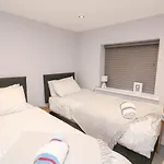 2 Russell Court