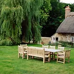 Afton Thatch: Beautiful Thatched Family Cottage