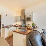 2 Bed In Tenby Fb233